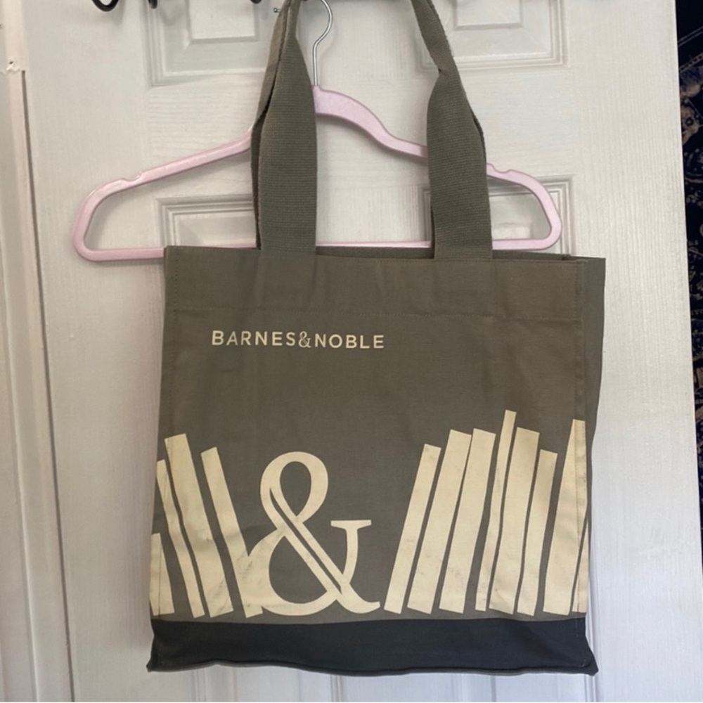Barnes and noble tote